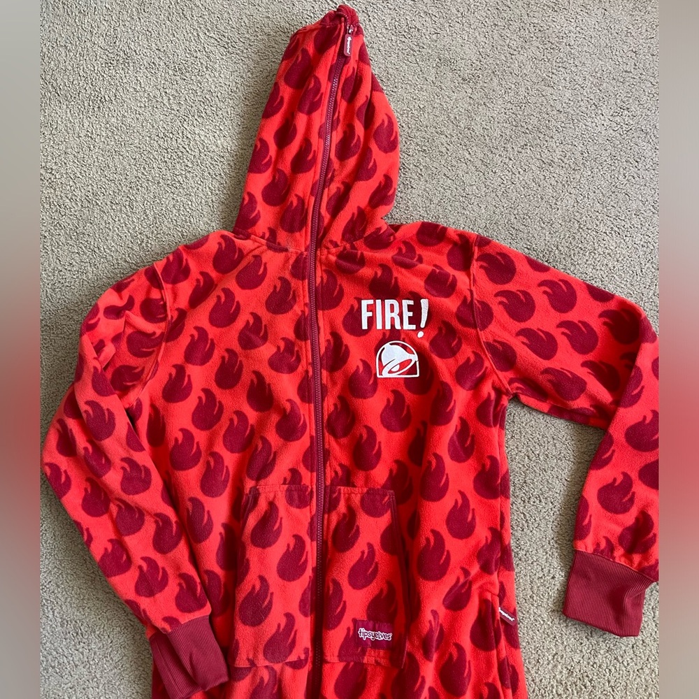 Tipsy Elves Men’s XL Taco Bell Fire Sauce Fleece Onesie